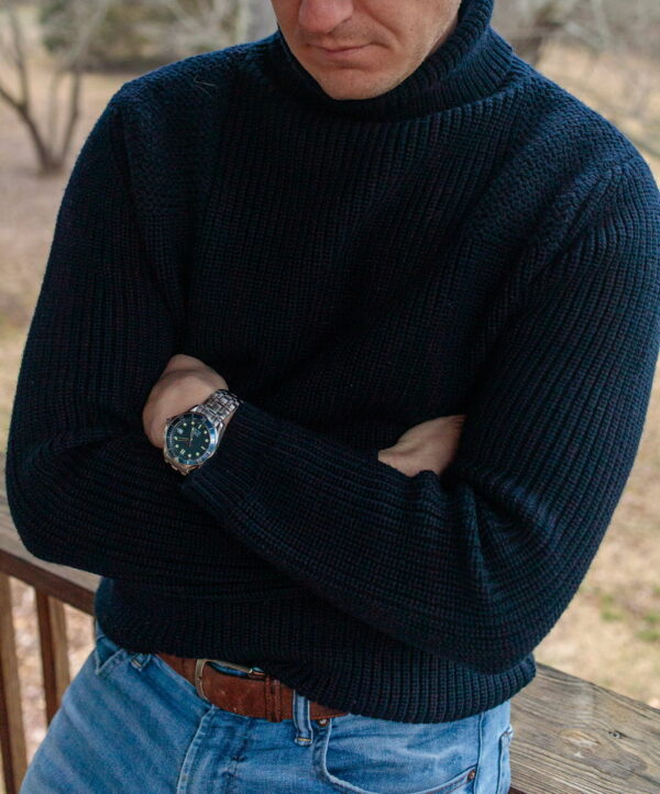 Comfortable and warm in the 18 East chunky turtleneck and stretch denim from American Eagle. Seamaster 300m.