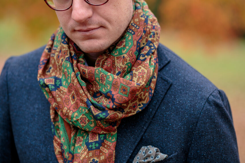 23 Best Men's Scarves in 2022: Handsome Neckwear Made Out of Cashmere,  Wool, Down, and More